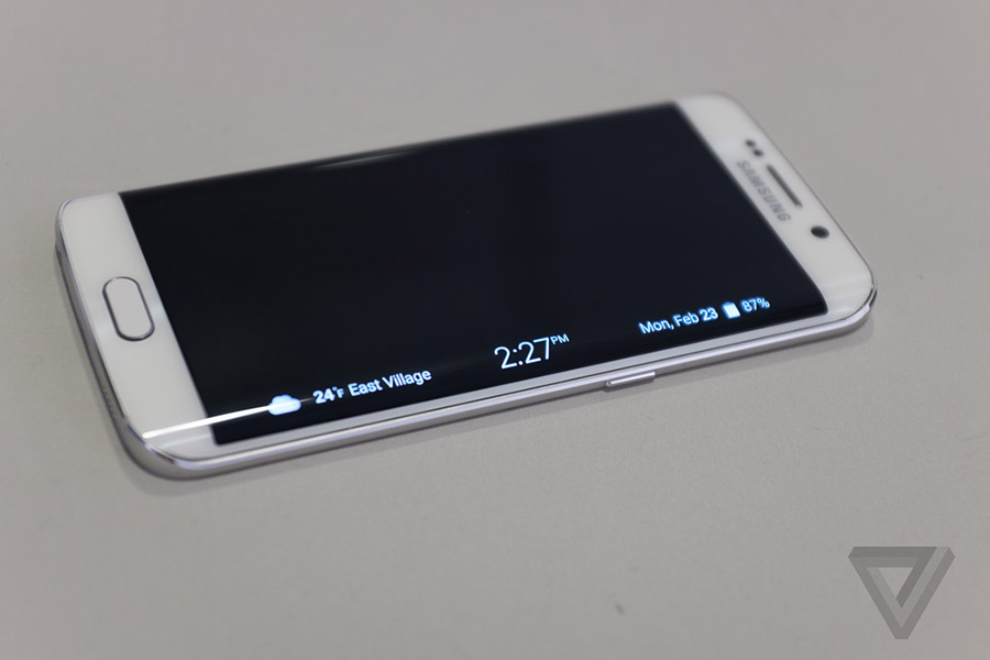 Información filtrada en Sammobile. En portada, Galaxy S6 Edge| Foto: The Verge