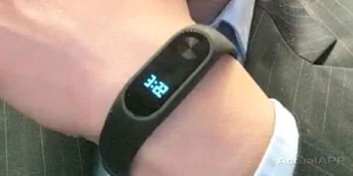 La nueva Mi Band, foto que el CEO de Xiaomi publicó en Internet.
