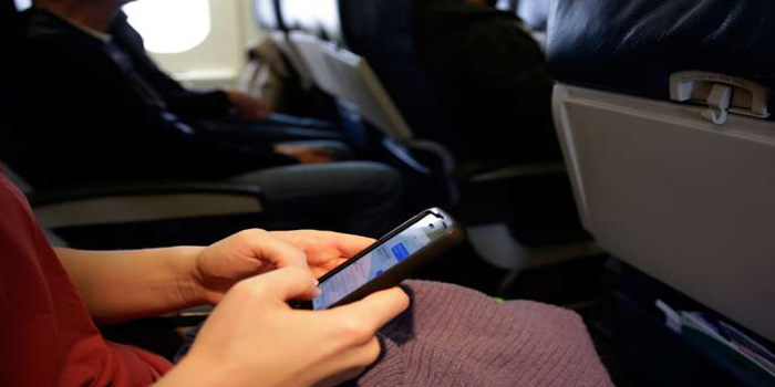 móvil en modo avión en los vuelos
