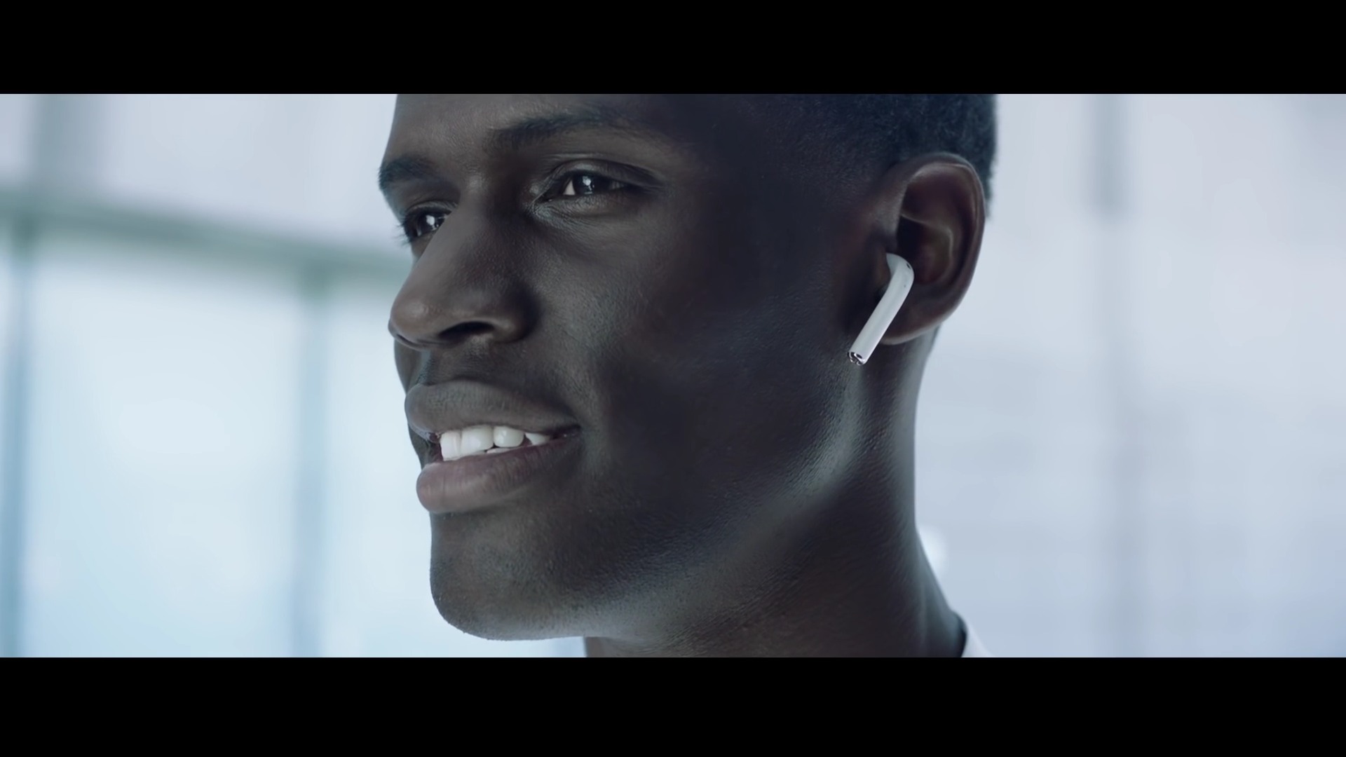 apple-airpods-youtu-be-rdthx15sxiu