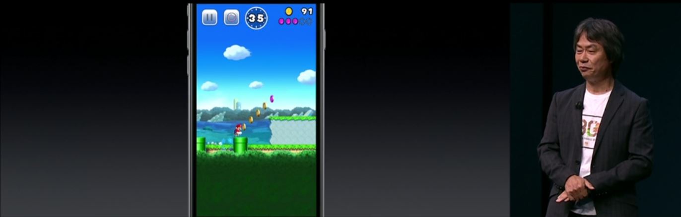 Miyamoto mostrando Super Mario Run.