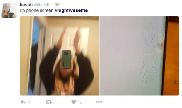 kxsidi-twitter_high-five-selfie