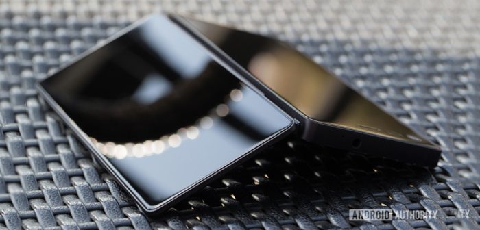 primer smartphone plegable ZTE Axon M