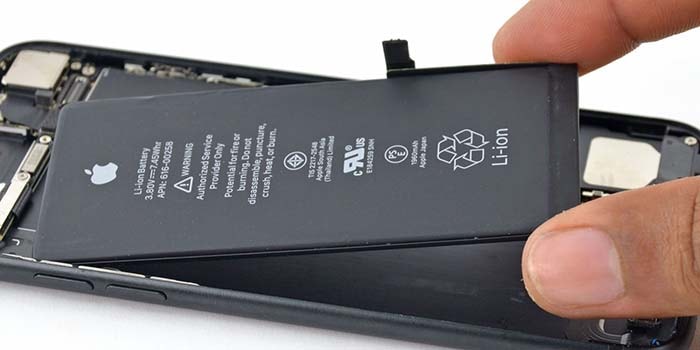cambiando la bateria del iphone